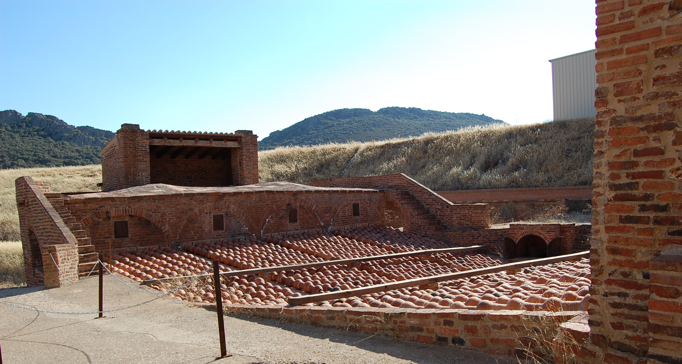 Batería de hornos de aludeles o Bustamante del siglo XVII en el Cerco de Buitrones de Almadén