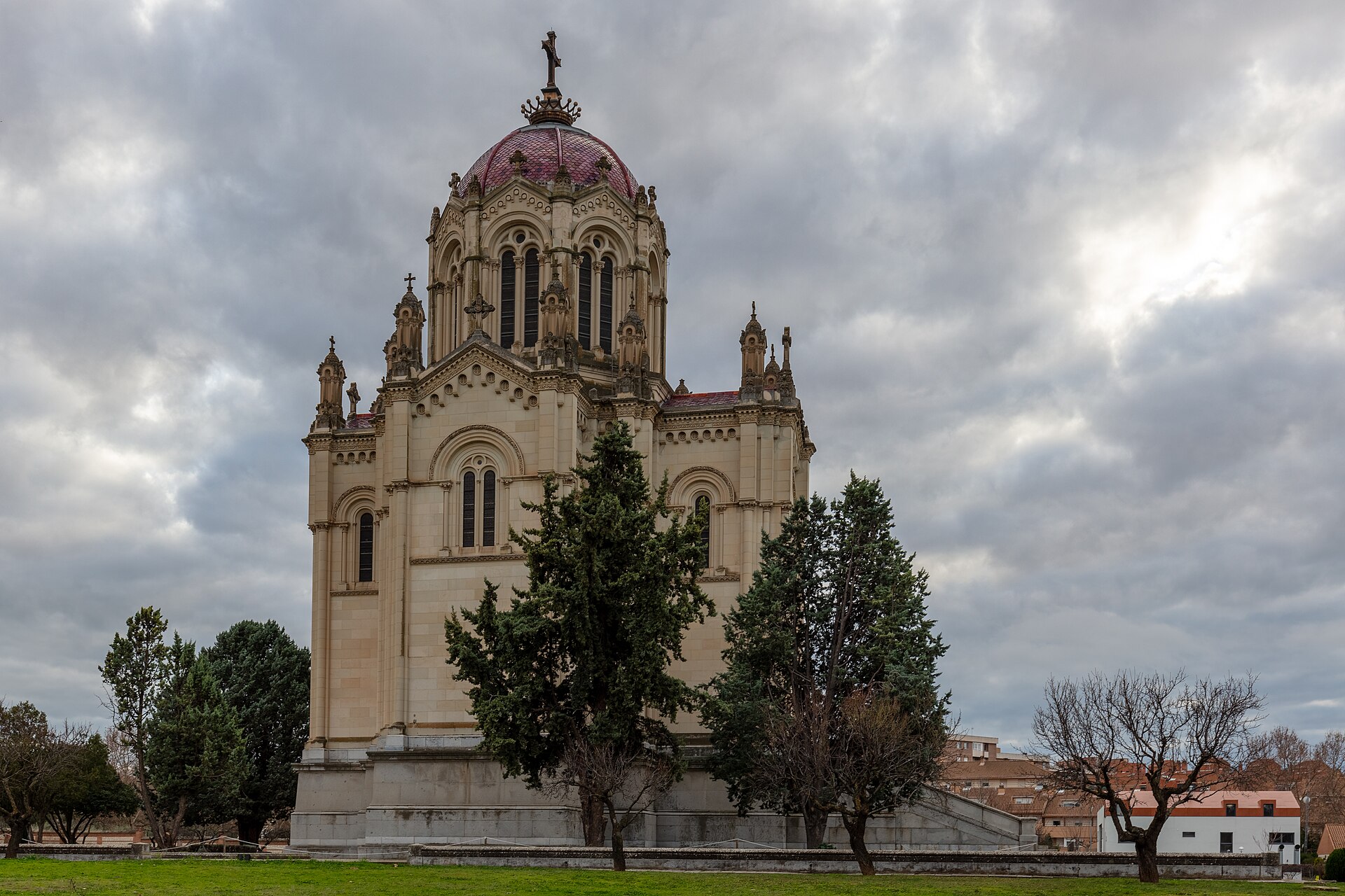 Los otros monumentos de Castilla-La Mancha: cementerios singulares, panteones y ciudades de la memoria