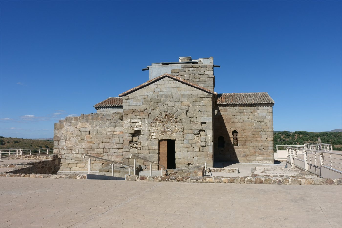Fachada exterior de Santa María de Melque con sillares de granito ensamblados a hueso