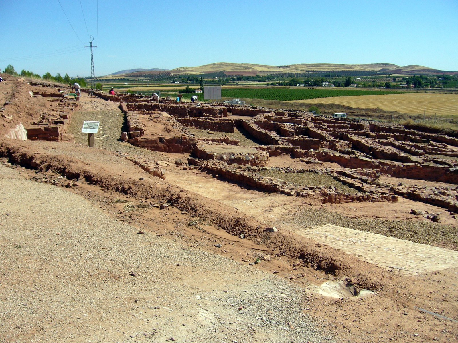 Murallas de sillería ciclópea y trama urbana del oppidum íbero del Cerro de las Cabezas